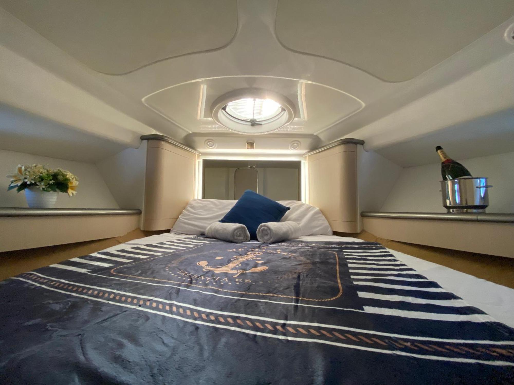 Готель The Valencia Yacht Experience Екстер'єр фото