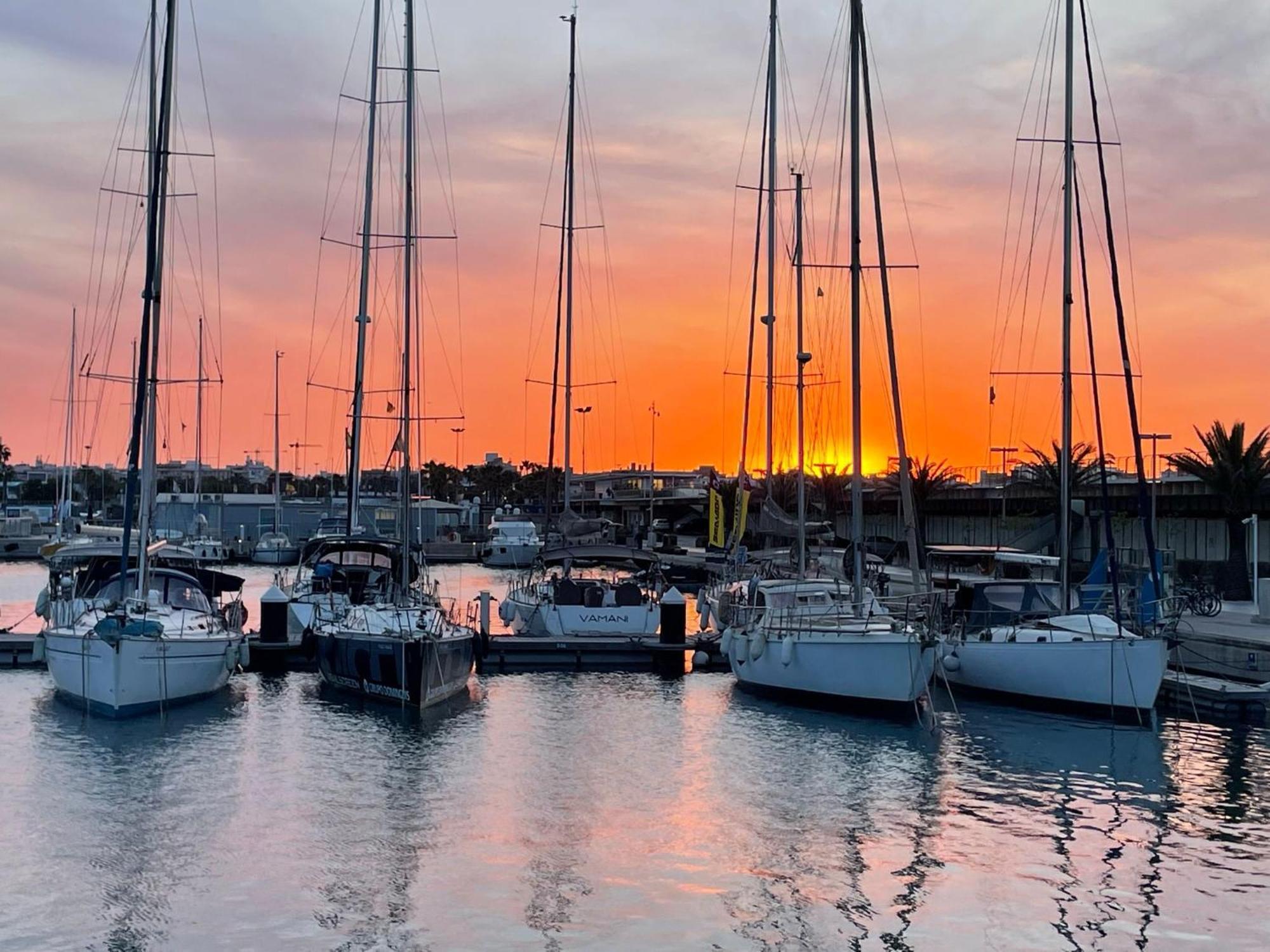 Готель The Valencia Yacht Experience Екстер'єр фото